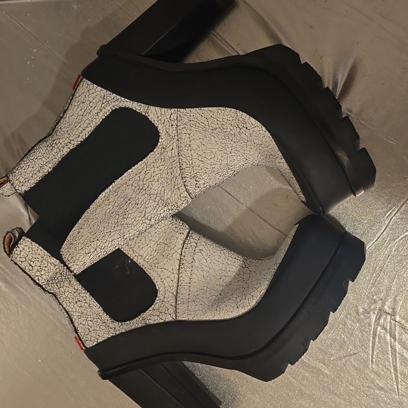 Hunter Boots Sweatshirt free w/purchase - Picture 4 of 14